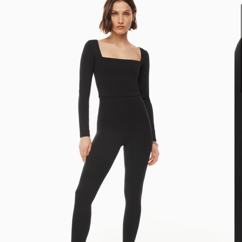 Aritzia contour jumpsuit XS NWT